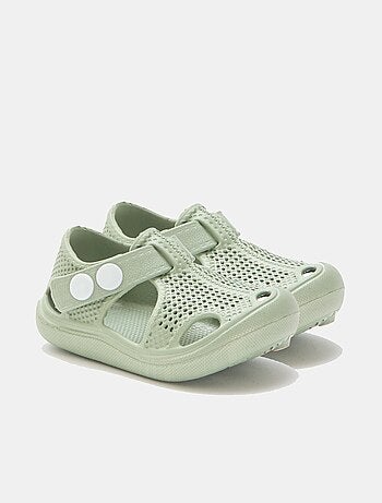 Sandalias de playa cerradas