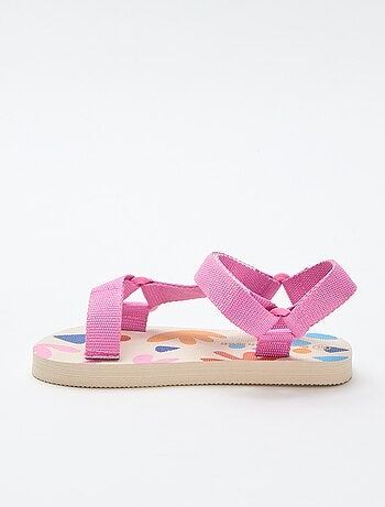 Sandalias de playa con tiras textiles