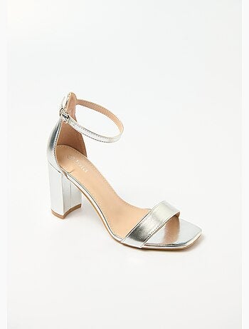 Sandalias de tacón alto con punta cuadrada y tiras