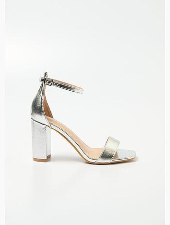 Sandalias de tacón alto con punta cuadrada y tiras