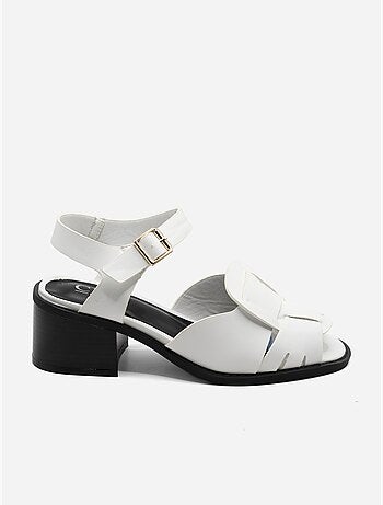 Sandalias de tacón con correa y hebilla