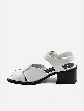 Sandalias de tacón con correa y hebilla