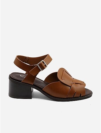 Sandalias de tacón con correa y hebilla