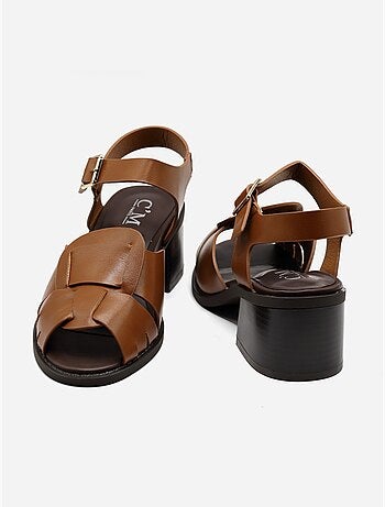Sandalias de tacón con correa y hebilla