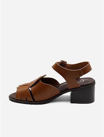 Sandalias de tacón con correa y hebilla