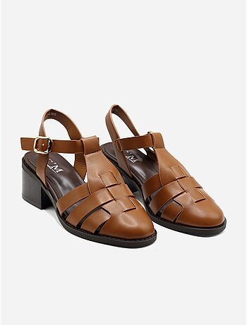 Sandalias de tacón con correa y hebilla
