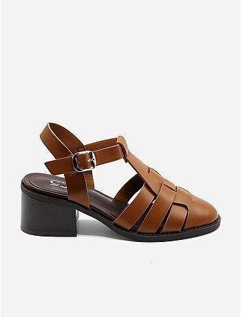 Sandalias de tacón con correa y hebilla