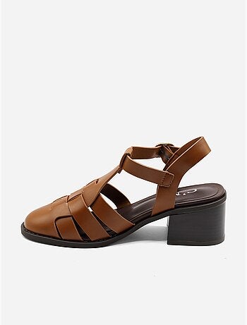 Sandalias de tacón con correa y hebilla