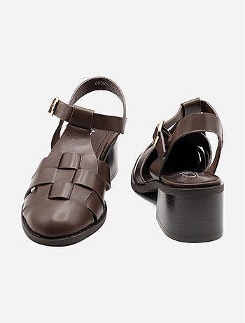 Sandalias de tacón con correa y hebilla