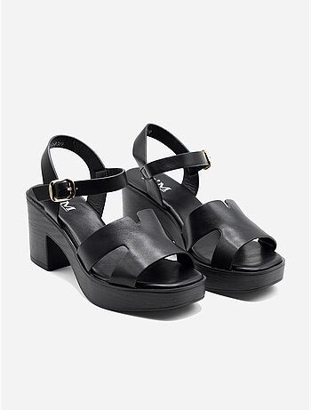 Sandalias de tacón con correa y hebilla