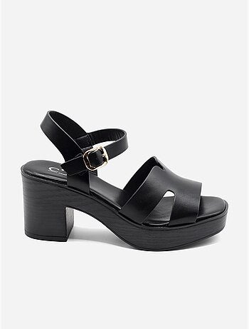 Sandalias de tacón con correa y hebilla