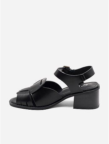 Sandalias de tacón con correa y hebilla