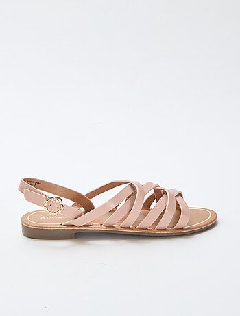 Sandalias con tiras y hebillas