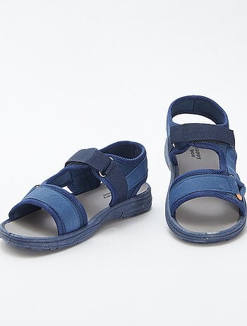 Sandalias de velcro con triángulo decorativo