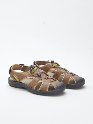 Sandalias deportivas ajustables con velcros y elásticos