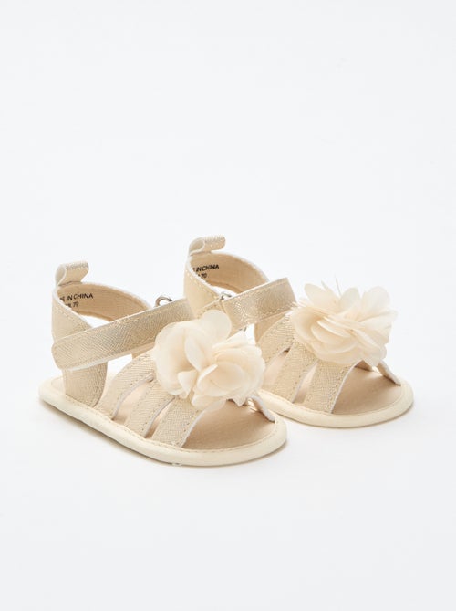 Sandalias doradas con flor - Kiabi