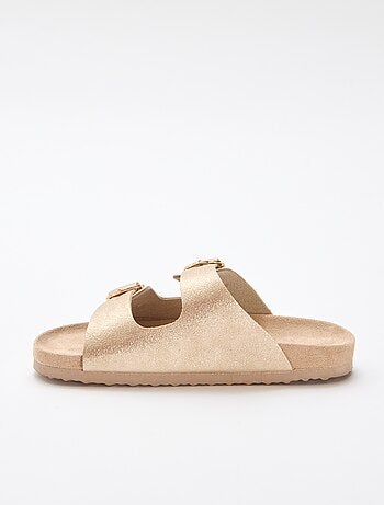 Sandalias doradas con hebilla de flores