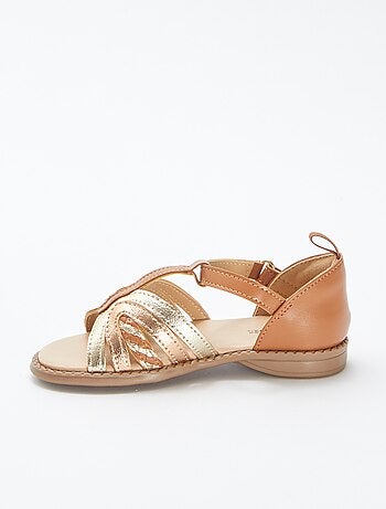 Sandalias doradas y cobrizas con velcros