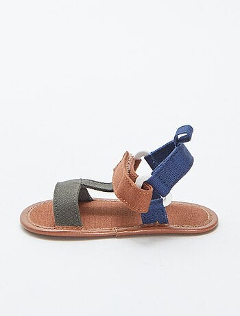Sandalias estilo trekking multicolores