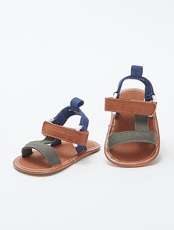 Sandalias estilo trekking multicolores