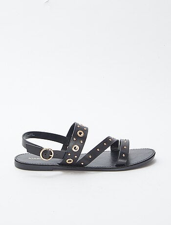 Sandalias lisas con tiras con tachuelas