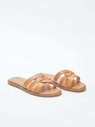 Sandalias lisas con tiras cruzadas