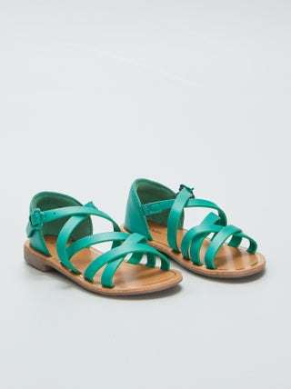 Sandalias lisas con tiras cruzadas