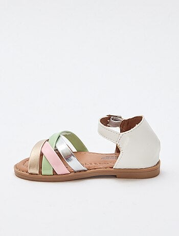 Sandalias multicolores con múltiples tiras