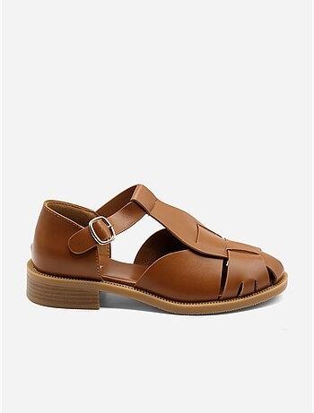 Sandalias planas cerradas