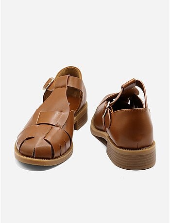 Sandalias planas cerradas
