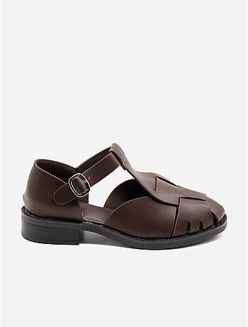 Sandalias planas cerradas