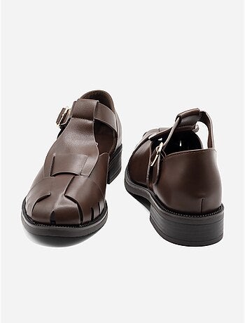 Sandalias planas cerradas