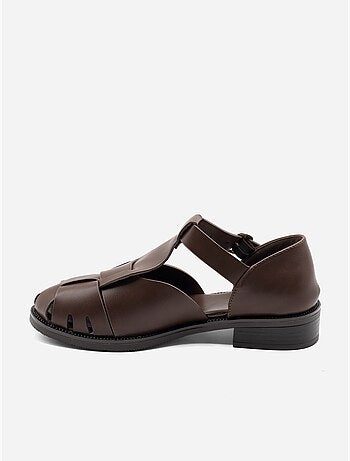 Sandalias planas cerradas