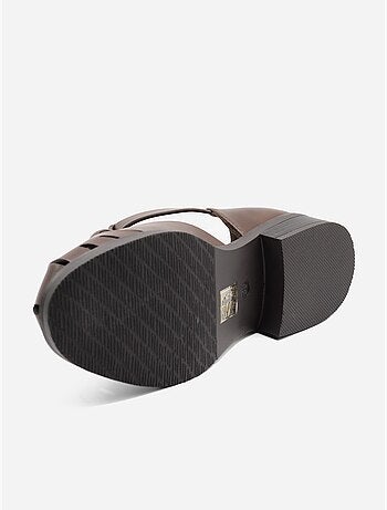 Sandalias planas cerradas