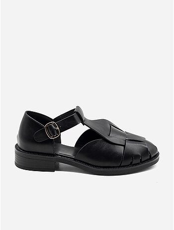 Sandalias planas cerradas
