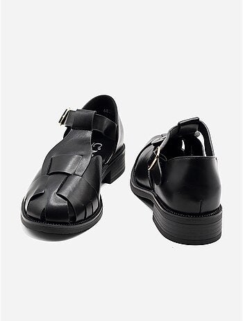 Sandalias planas cerradas