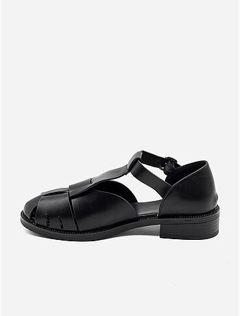 Sandalias planas cerradas