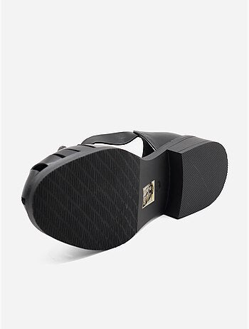 Sandalias planas cerradas