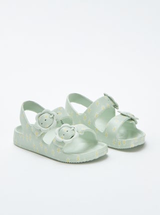 Sandalias planas con detalles de flores