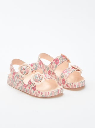 Sandalias planas con detalles de flores