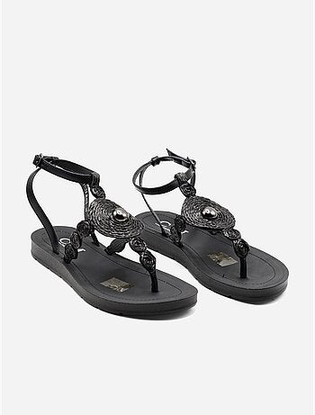 Sandalias planas con detalles de perlas