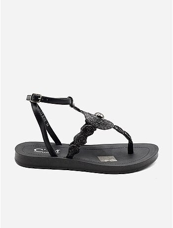 Sandalias planas con detalles de perlas