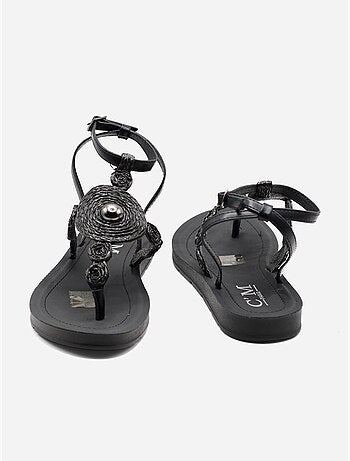 Sandalias planas con detalles de perlas