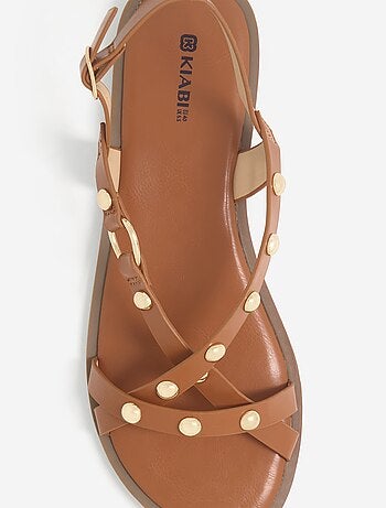 Sandalias planas con detalles de tachuelas