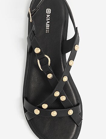 Sandalias planas con detalles de tachuelas