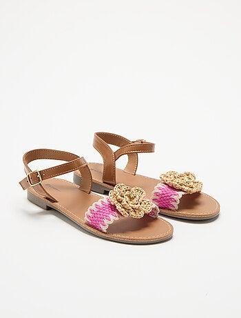 Sandalias planas con flores de fantasía