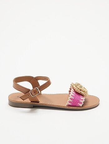 Sandalias planas con flores de fantasía
