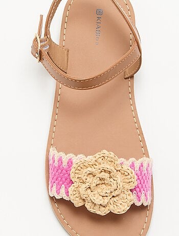 Sandalias planas con flores de fantasía