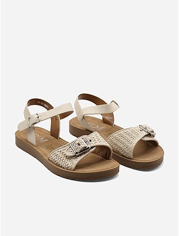 Sandalias planas con hebilla
