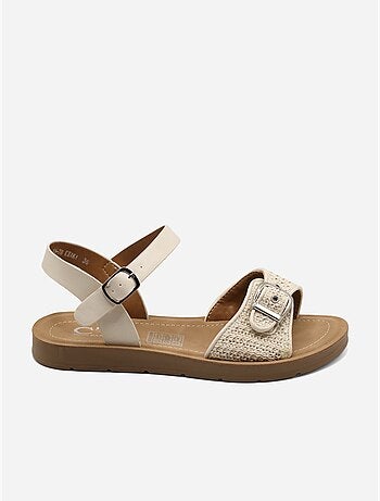 Sandalias planas con hebilla